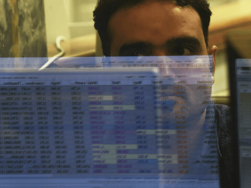 KSE-100 gains nearly 1% ahead of IMF board meeting