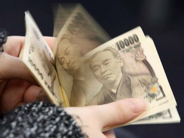 Nikkei rallies 2pc on softer yen