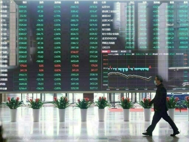 China stocks slide as investors await fiscal spending details